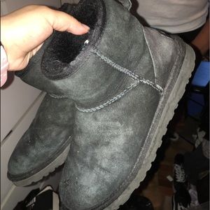 Black Mini Ugg Woman Size 6